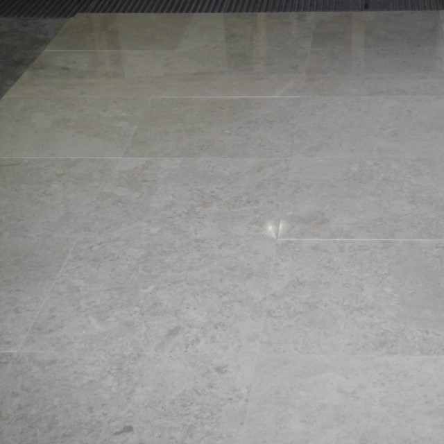 Delicant cream marble tiles